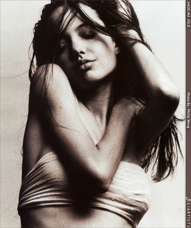 f19_jolie_angelina02
